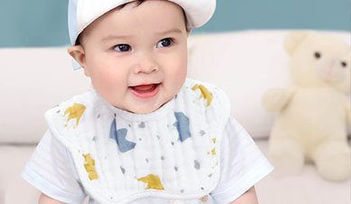 5 Reasons Why Your Child Needs a Baby Bib