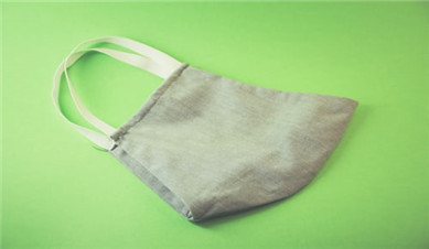 33.selecting canvas bags.jpg